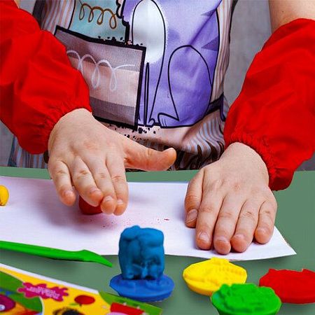 Набор для уроков труда ПИФАГОР: клеёнка ПВХ зеленая, 69х40 см, нарукавники красные, 227059 