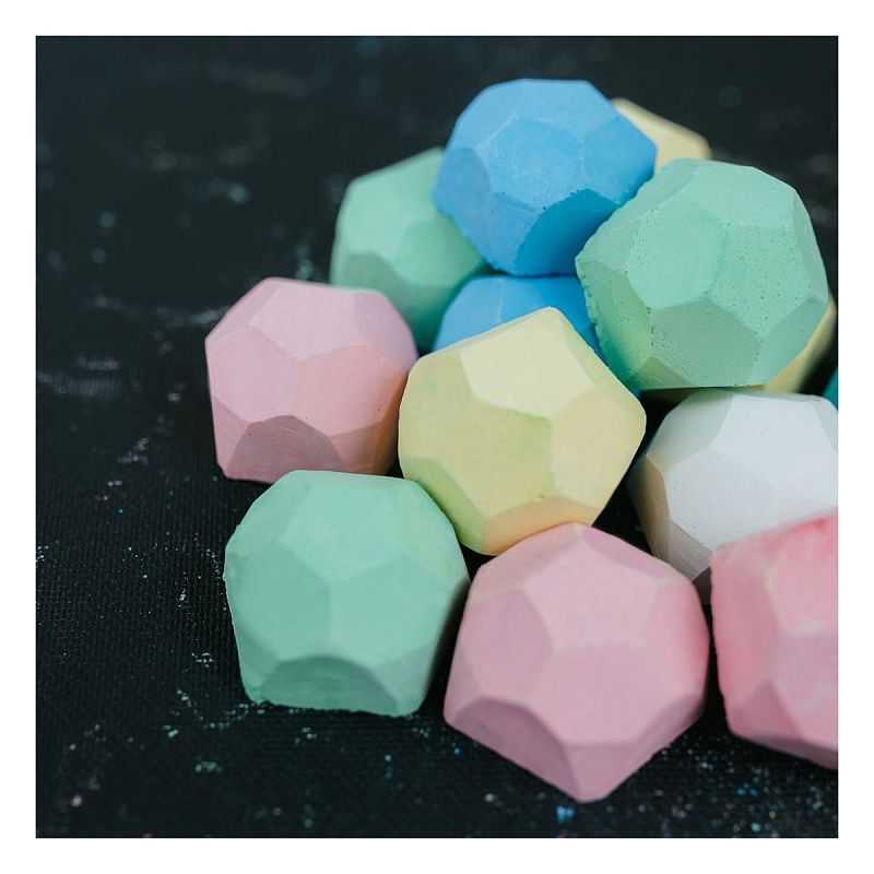 Мелки фигурные для асфальта Гамма "Малыш", камешки, 12шт., пластиковое ведро 