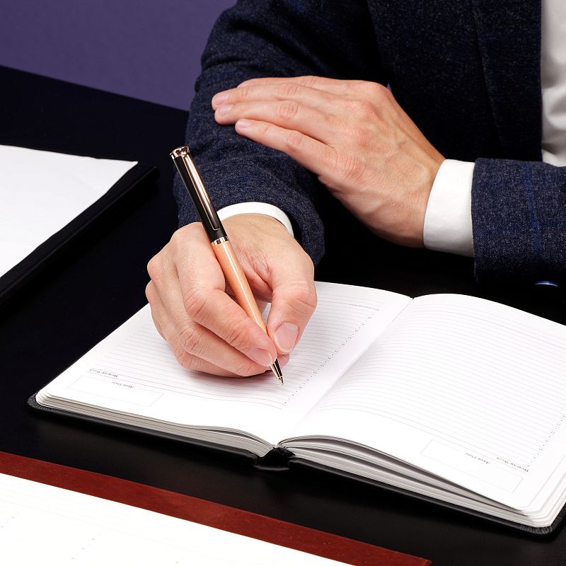 Ручка шариковая Delucci "Fenice" синяя, 1,0мм, корпус розовое золото/черный, поворотн., подарочная упаковка 