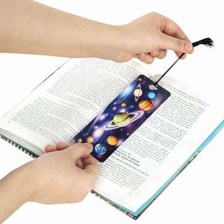 Закладка для книг 3D, BRAUBERG, объемная, "Вселенная", с декоративным шнурком-завязкой, 125757 