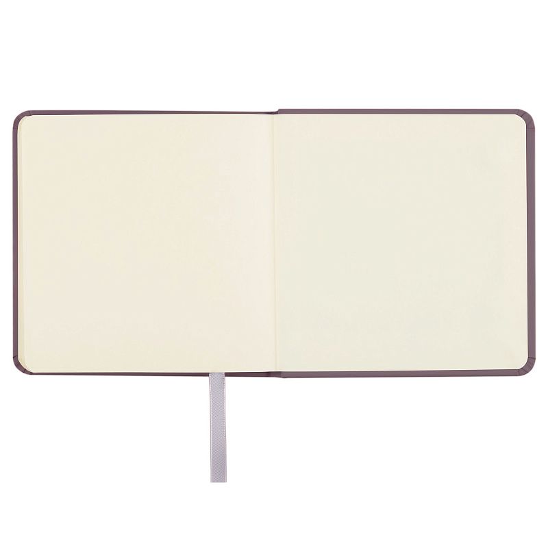 Скетчбук 80л., 150*150 Гамма "Студия", черничный, твердая обложка, на резинке, слоновая кость, 140г/