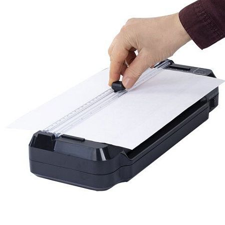 Ламинатор 3 в 1 BRAUBERG CHF-02, А4, 60-150 мкм, 30 см/мин, со встроенным резаком и обрезчиком углов, В ПОДАРОК набор пленок 40 шт., 532862